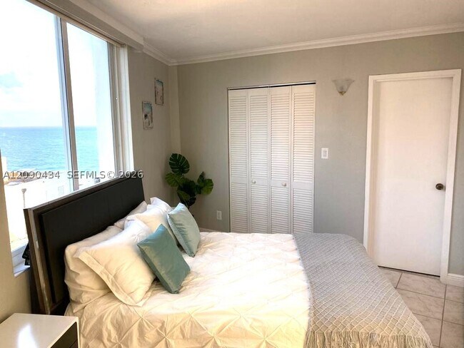 Building Photo - 5401 Collins Ave