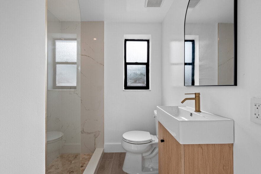 Building Photo - 442 NE 71st St