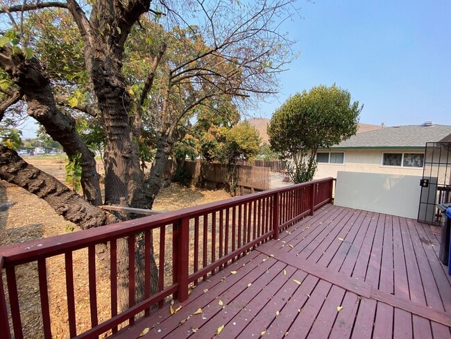 Building Photo - Little cottage nestled in a street surrounded with natural setting in Fremont Niles area , Availa...