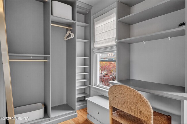 Building Photo - 142 Heck Ave