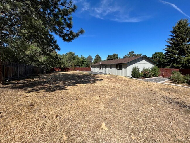 Building Photo - Great 3 Bed/2 Bath Single Family Home in NE Bend - Pheasant Court
