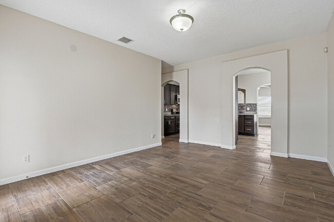 Building Photo - 4-Bedrooms in 79928 with Spacious 1757 Sq Ft – Your Home Awaits!