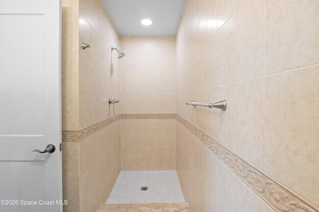 Building Photo - 2076 Abalone Ave