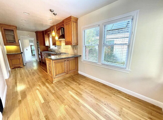 Building Photo - 1127 Clark Way