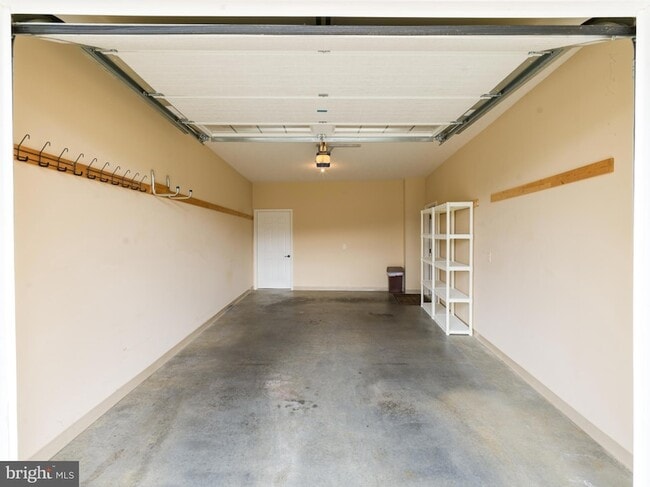 Building Photo - 2616 Greenport Dr