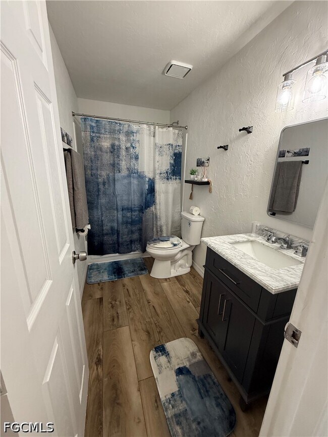 Building Photo - 525 SE Van Loon Terrace