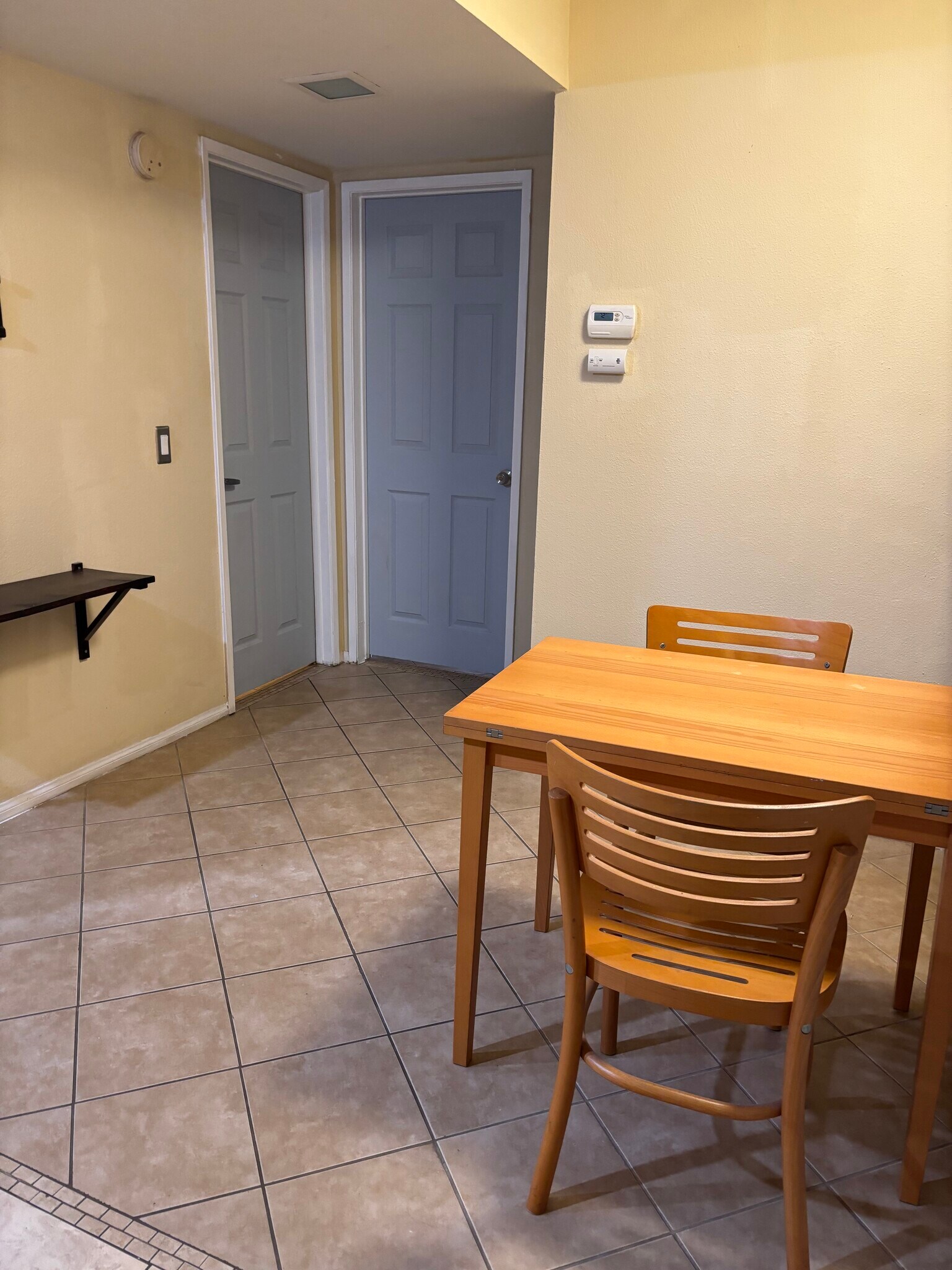Dining area - 1339 Massachusetts Ave