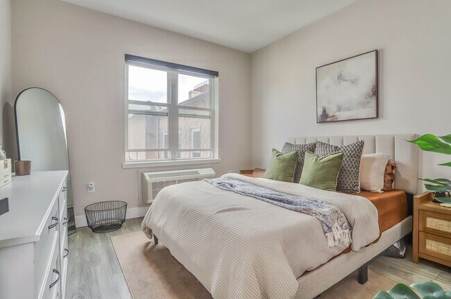 Building Photo - 212 70th St