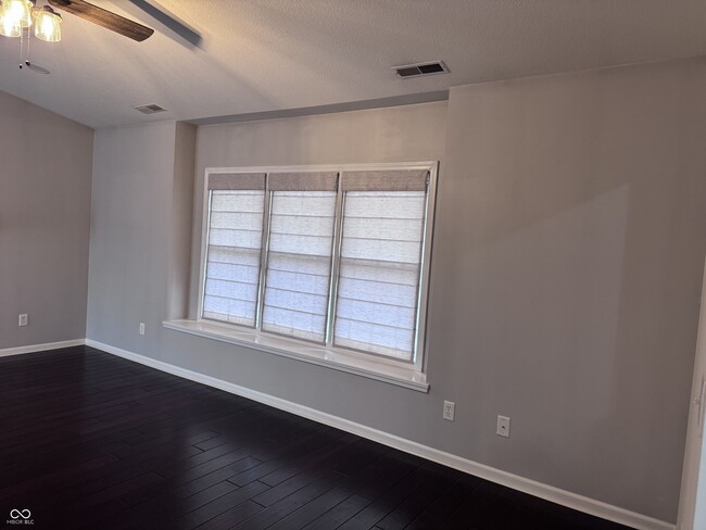 Building Photo - 1206 W Sheffield Dr