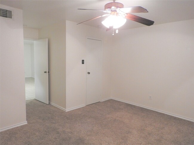 Building Photo - 12905 Woodforest Blvd