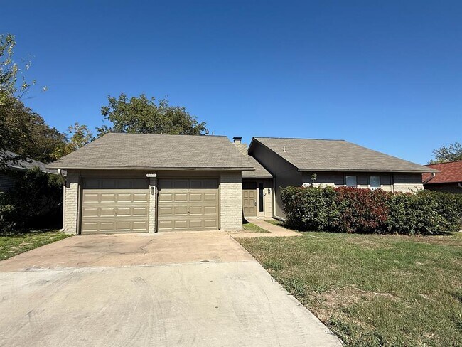 Building Photo - 12012 Swallow Dr