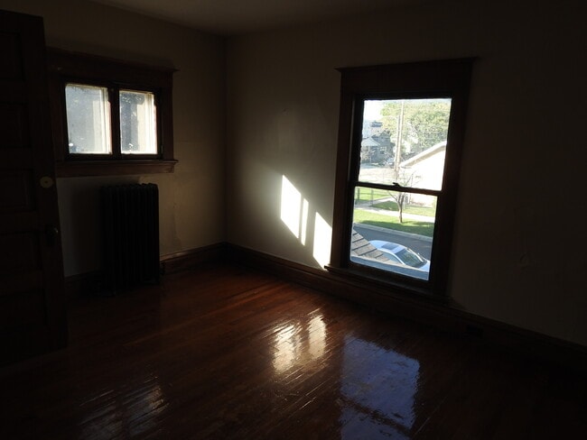 Building Photo - 306 Gold Ave NW