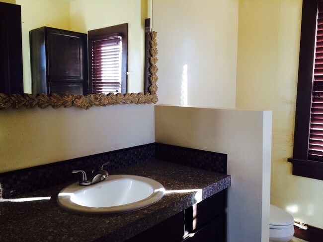 Building Photo - 101 W 4th St