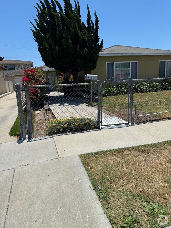 Building Photo - LAWNDALE 3 BDRM DUPLEX FOR LEASE