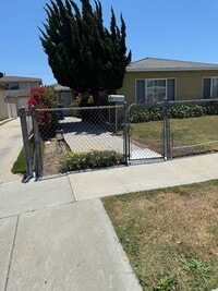 Building Photo - LAWNDALE 3 BDRM DUPLEX FOR LEASE