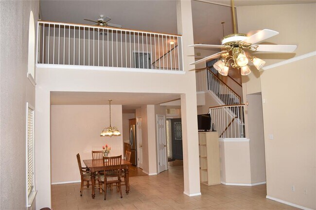 Building Photo - 4119 Columbine Dr