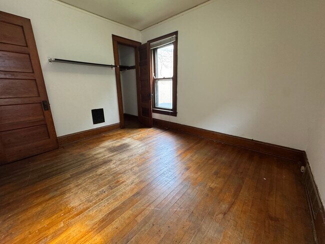 Building Photo - 215 N Paterson St
