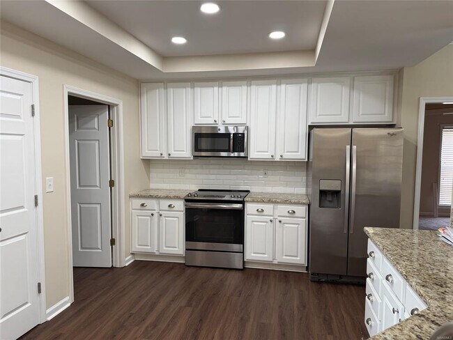 Building Photo - 8000 Bridgewater Trce