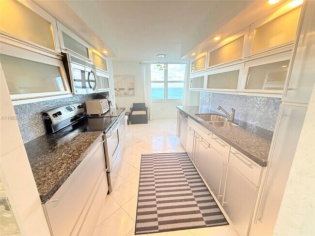 Building Photo - 2751 S Ocean Dr