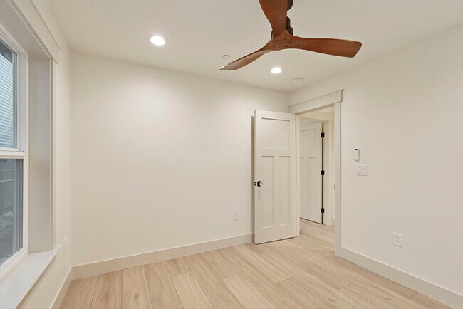 Building Photo - Beautiful 2 bedroom 1 Bathroom for rent in North Oak Park! Close to UC Davis and McGeorge Law