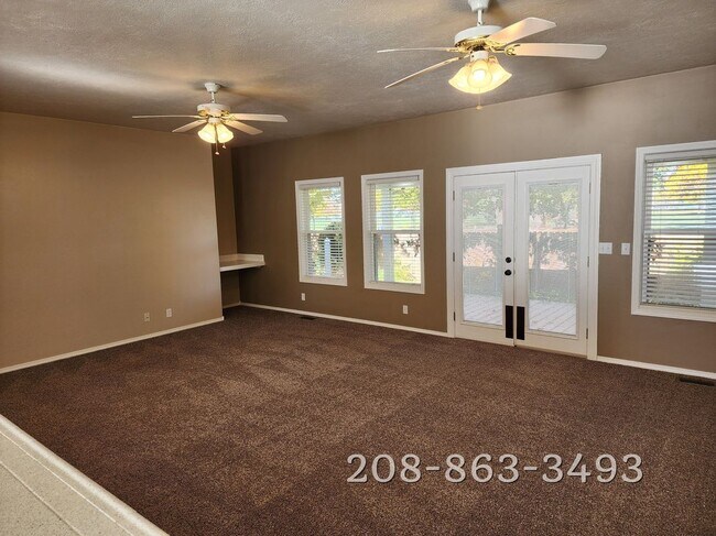 Building Photo - 2386 E Three Bars Dr