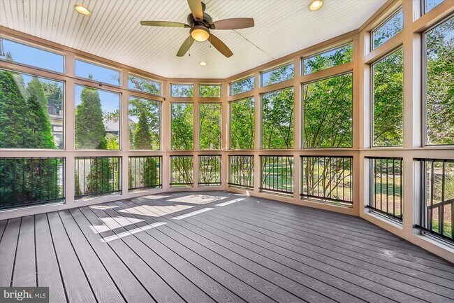 Building Photo - 448 Salk Cir