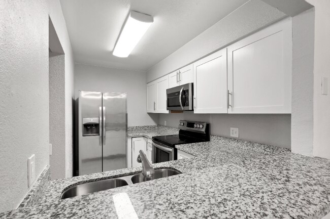 Building Photo - 7932 Mission Center Ct