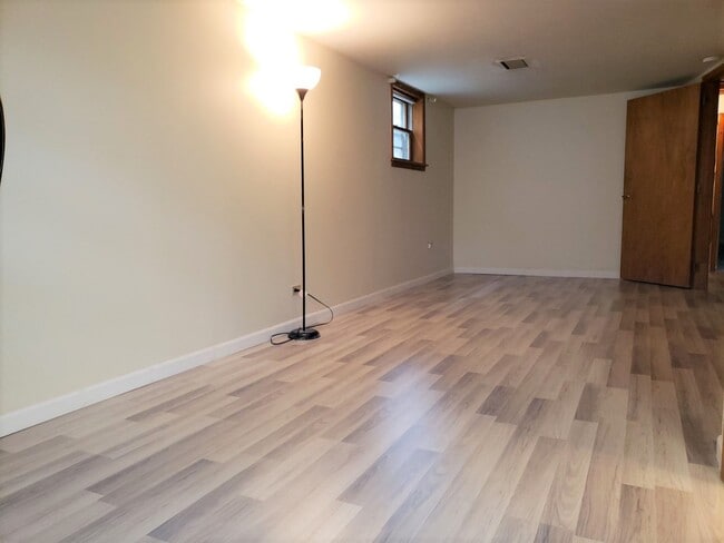 Building Photo - 2312 Oakton St