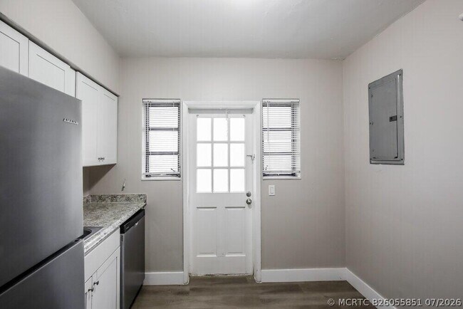 Building Photo - 381 Carolina Ave