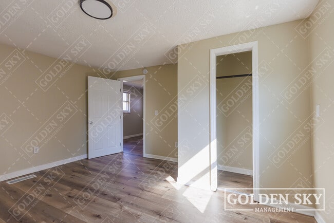 Building Photo - 2915 S Vine St