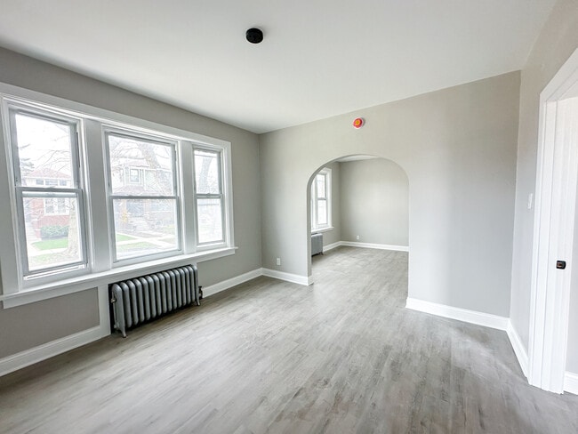 Building Photo - 4045 W Argyle St