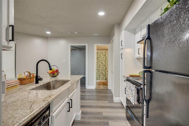 Building Photo - 2304 Balsam Dr