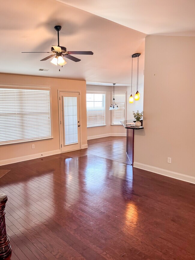 Building Photo - 2805 Slate Dr SW