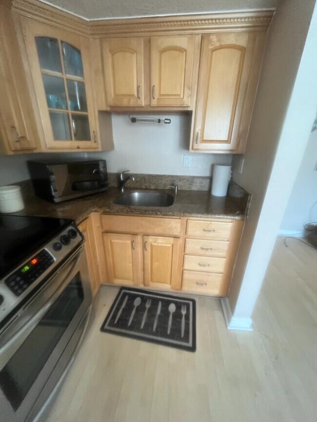 Building Photo - 924 SE 2nd St