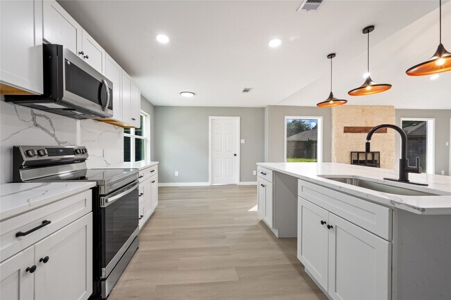 Building Photo - 14015 Cleobrook Dr