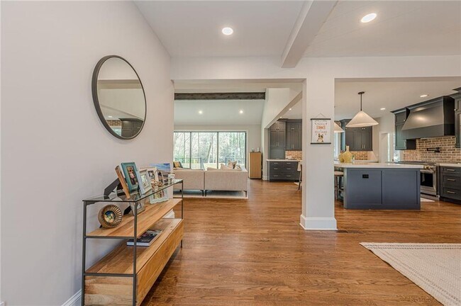 Building Photo - 4562 Columns Dr SE