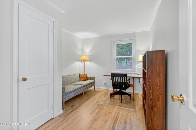 Building Photo - 1114 6th Ave