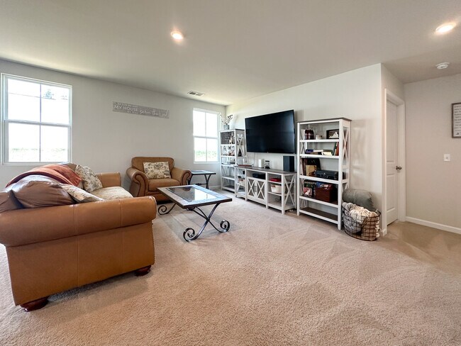 Building Photo - 1204 Flatt Ln