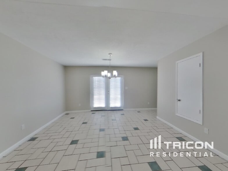Building Photo - 4420 Denise Dr NE