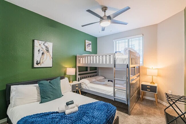 Building Photo - 1275 E University Dr