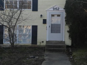Building Photo - 962 Topview Dr