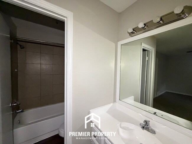 Building Photo - Charming 3BR/2BA Bartlett Area Home | Brick Fireplace & Bay Window
