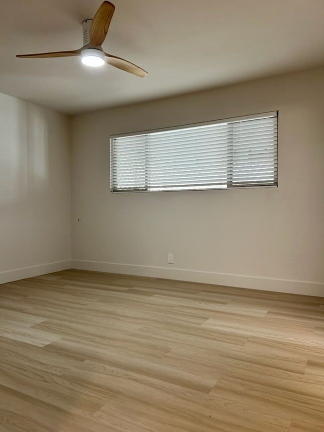 Building Photo - Please Contact Vaughn Realty to set up an appointment 760-446-6561