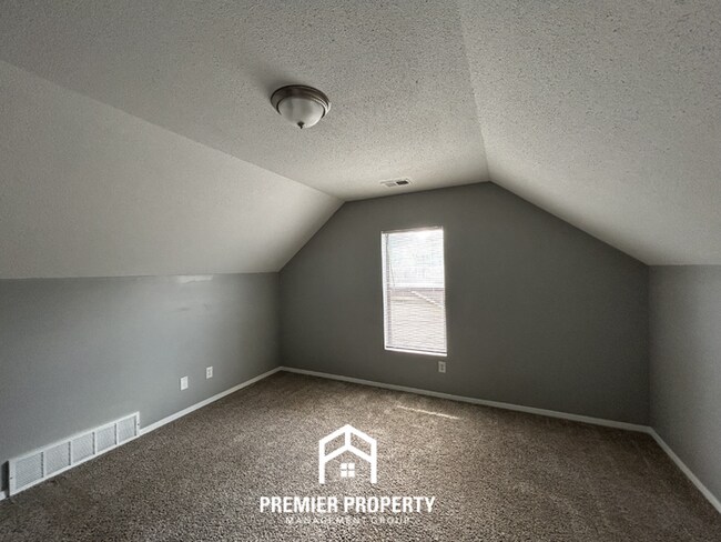 Building Photo - Massive 5BR/3BA Estate in 38125 | 2,700+ SQ FT, Vaulted Ceilings & Tile Floors