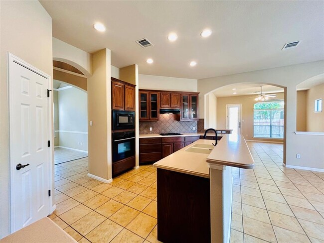 Building Photo - 2501 Farleigh Ln