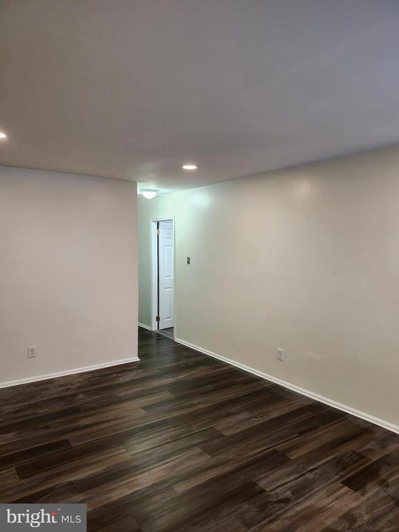 Building Photo - 13 Reliance Ct