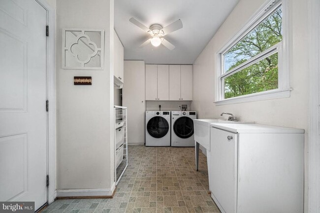 Building Photo - 12013 Hamden Ct