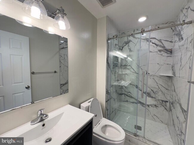 Building Photo - 1017 Oaklyn Ct