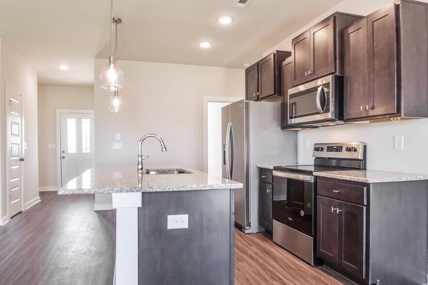 Building Photo - 26276 Valley Ridge Rd