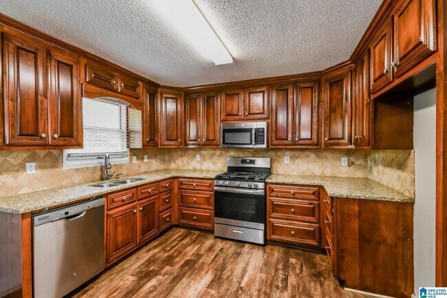 Building Photo - 2085 Edenwood Cir